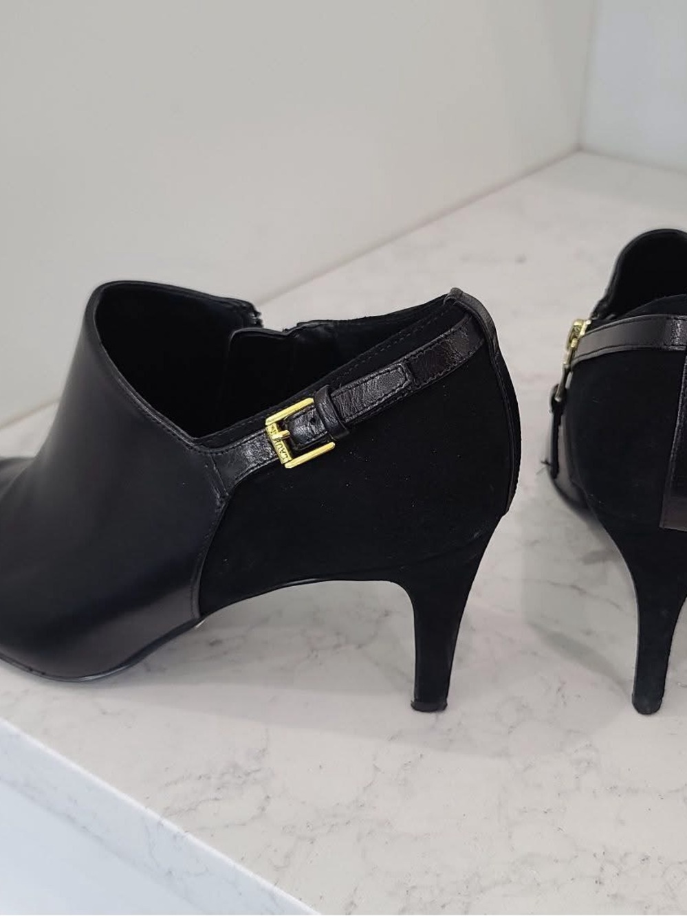 Lauren Ralph Lauren Women's Black Leather Pointed Heel Booties w/gold Accent 7B - Picture 3 of 5